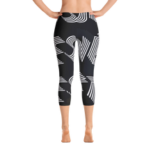 Load image into Gallery viewer, IZARA NÉE DES ÉTOILES Capri Leggings